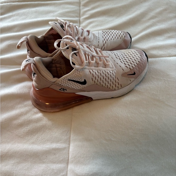 Nike Air270 Womens Runnjng Shoes - Picture 2 of 10